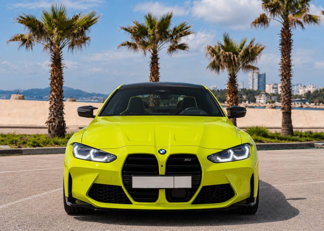 BMW M4 Competition вид спереди