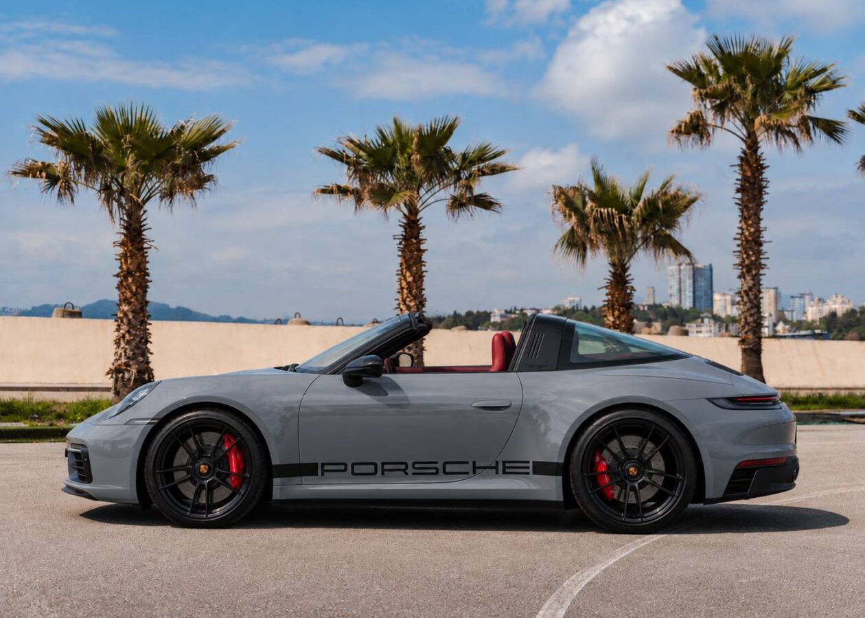 Porsche 911 Targa GTS вид сбоку